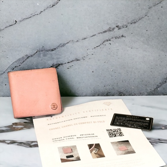 Vintage CHANEL Compact Wallet - Picture 1 of 8